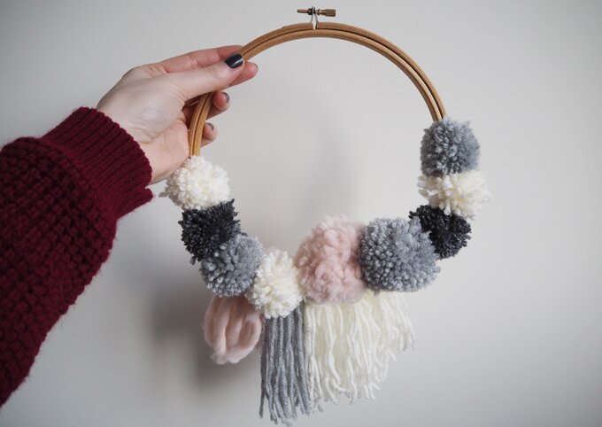 DIY | Pom Pom Wreath #MadeUpFestive