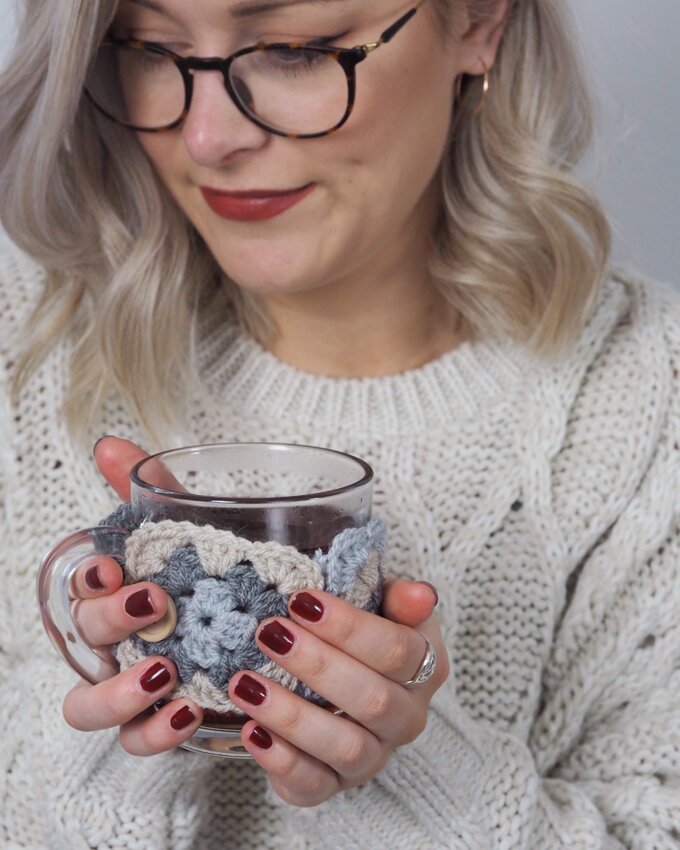 DIY Crocheted Mug Warmer Free Pattern | www.MadeUpStyle.com